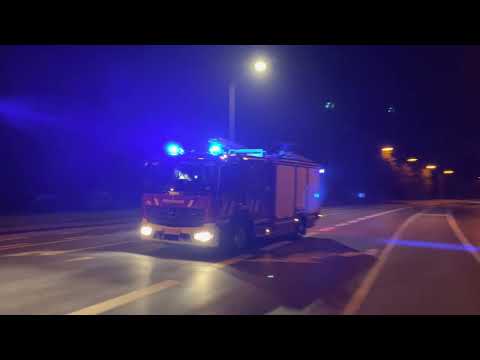 Nieuwe eerste autopomp (A457) brandweer Ieper richting brandinterventie.