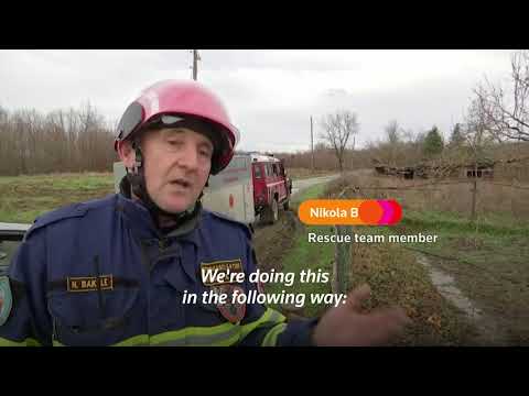 クロアチアの地震瓦礫を介して救助犬の検索 (Rescue dog searches through Croatia quake rubble)