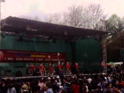 confluente trotusene 2011 in parcu din onesti majoretele din manastirea casin