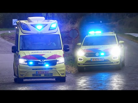 Ambulances van en naar ernstig ongeval Miedloane De Westereen