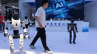 Los robots humanoides se enfrentan en la noche de combate de Shanghái