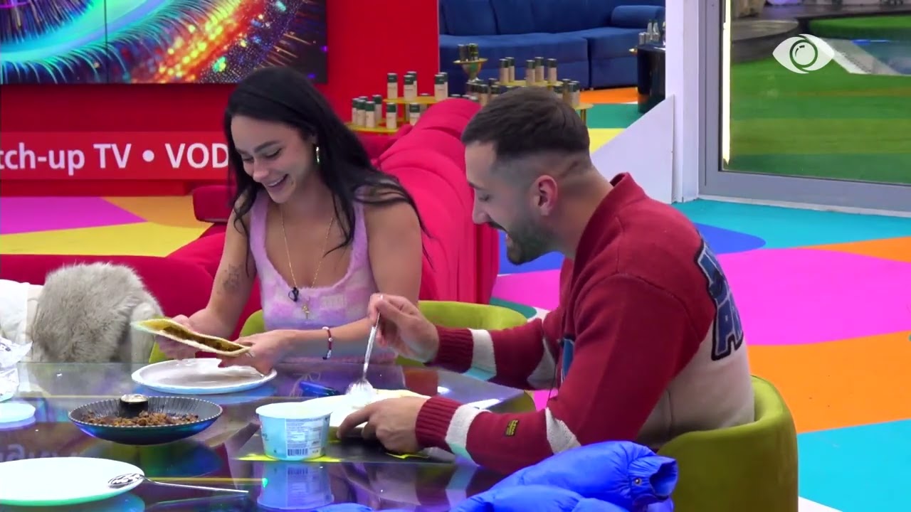 “Egli Gjestit çfarë i kishte mbaruar…”/ Jozi nis tu këndojë banorëve, i bashkohet edhe Gjesti