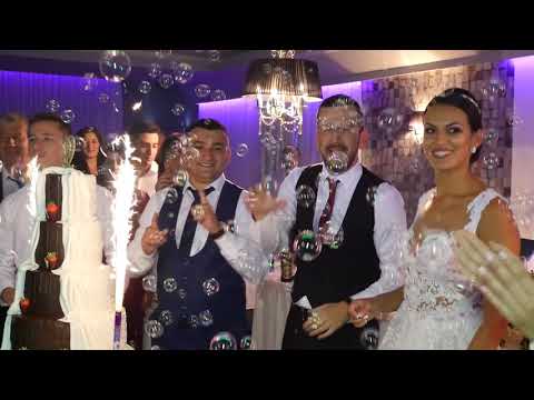 Rada i Dusan -  sjecenje torte i shampanjac...