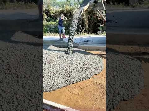 Construction Site Concrete Pouring, Shovel Leveling Cement Demonstration!