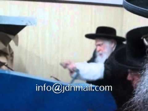 Shomrei Emunim Rebbe Grinds Wheat For Matzah Nissan 5771