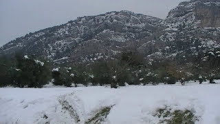 preview picture of video 'Entre les taillades et Robions apres la neige.(Luberon-Provence)'