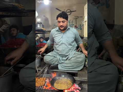 Cheapest Road Side Dhaba in Peshawar | Kashif Beef Tikka | Balte Tikka Karahi Collage Chowk Peshawar