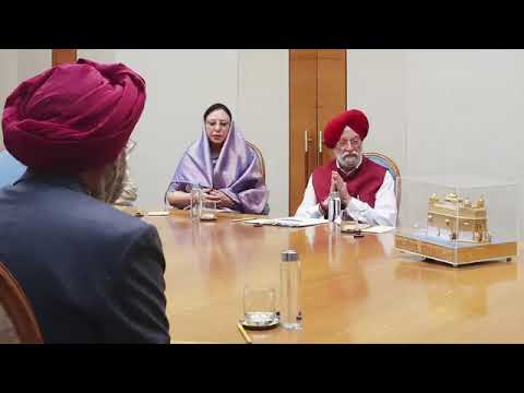 सिख संगत के साथ बैठक में प्रसिद्ध गायिका हर्षदीप कौर ने मूल मंत्र की सुंदर प्रस्तुति दी... हर्षदीप कौर