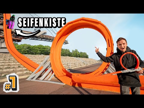 Wir bauen eine XXL SPIELZEUG-RENNSTRECKE für Menschen