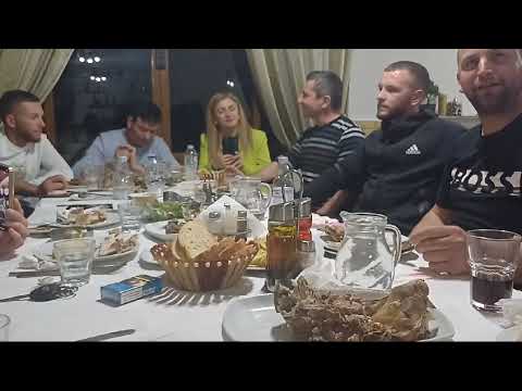 {Labe tavoline} - Marres:Jorgo Bodini - Kthyes:Artur Xhuvani - Hedhes:Hasko Llakatura