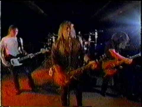 RHINO BUCKET – Blood On The Cross