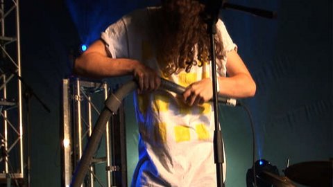 Micachu and "maker" music (Boing Boing Video)