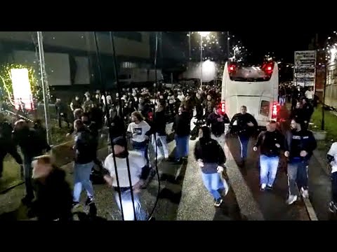 FC Schalke 04: 150 Hooligans überfallen Schalke-Fans mit Baseballschlägern