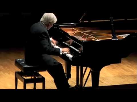 Chopin Prelude in b flat minor Op. 28 no.16 - Joaquin Achucarro (bis)