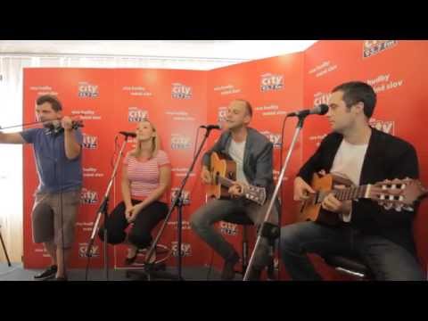 O5 & Radeček feat. Bára Hosnedlová - Vloupám se | CITY LIVE na radiu City (18.9.2014)