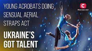 💕Fearless young acrobats doing sensual aerial s