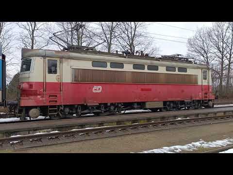 Polomáčená "Plechovka" 242 207 "klape" při rozjezdu R 666 Rožmberk