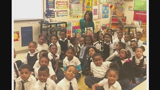 Rhonda Walker reads to DAAS students