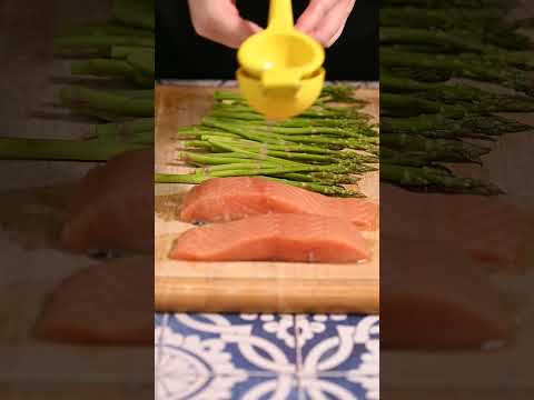 Sheet Pan Salmon with Asparagus and Potatoes (great easy dinner recipe!)