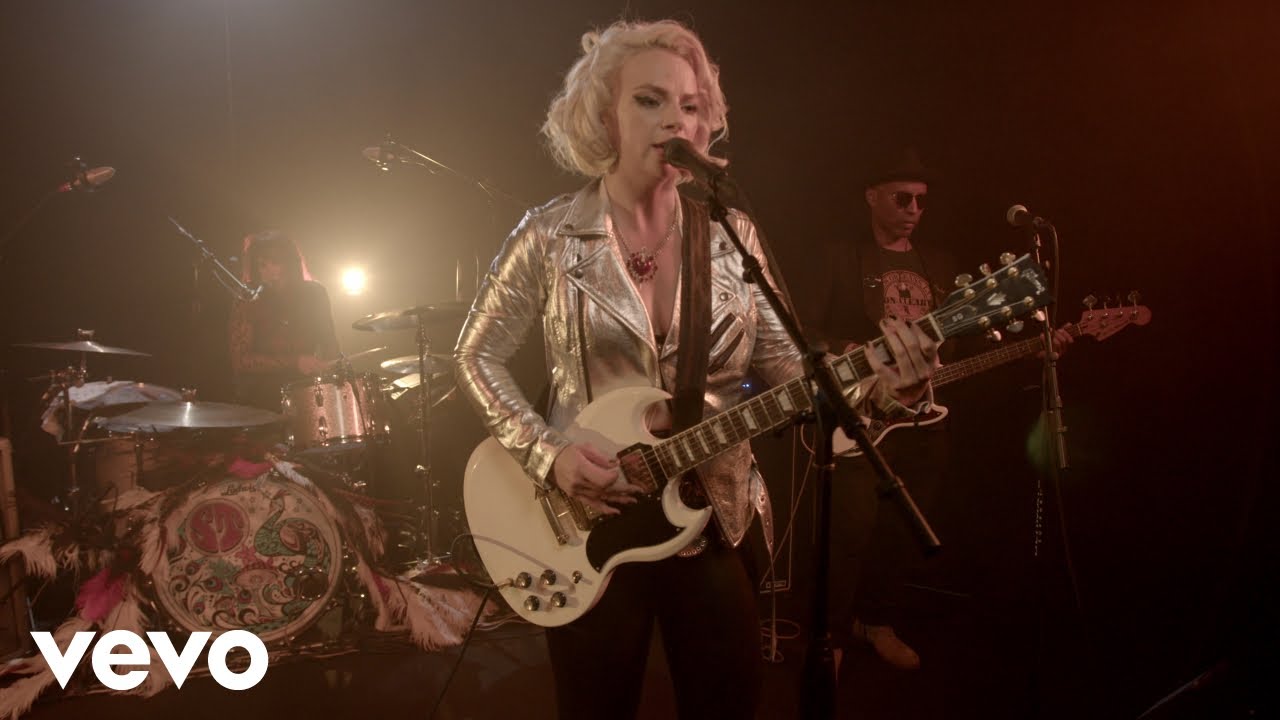 Samantha Fish - Better Be Lonely (Live) - YouTube