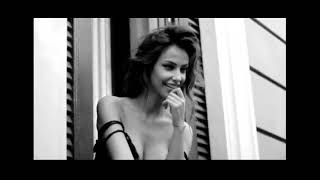 トレンド　モノクロ撮影 セクシー上品美女