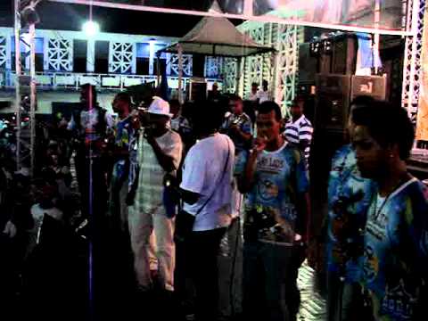 Neguinho cantando Beija Flor 1977