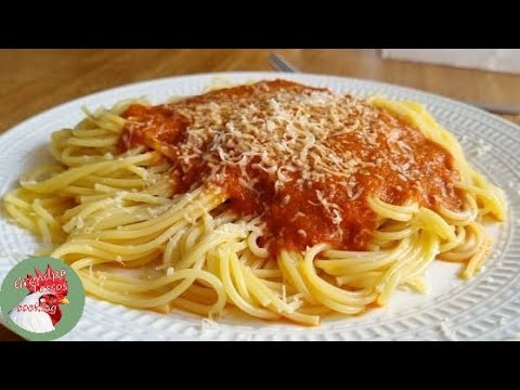Σπαγγέτι με σάλτσα ντομάτας από την Έλενα