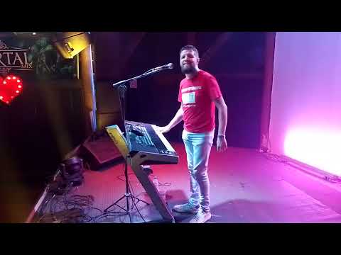 Adriano Alves canta no portal Mix de Embu das Artes São Paulo 👏 👏