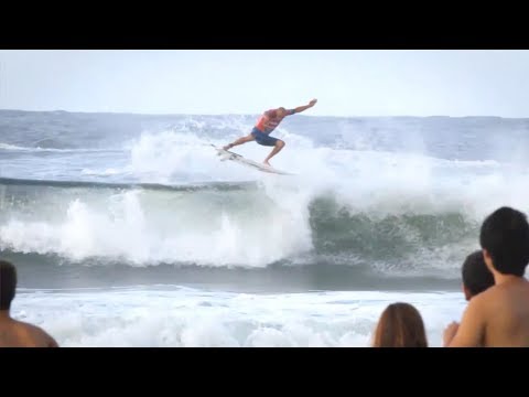 Kelly Slater & Joel Parkinson Surf - Quiksilver Pro