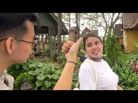 MAKAN ES KRIM DI PINGGIR DANAU,TEMPATNYA ENAK2 BANGET