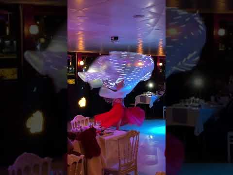 Girl belly Dance in Queen Tour