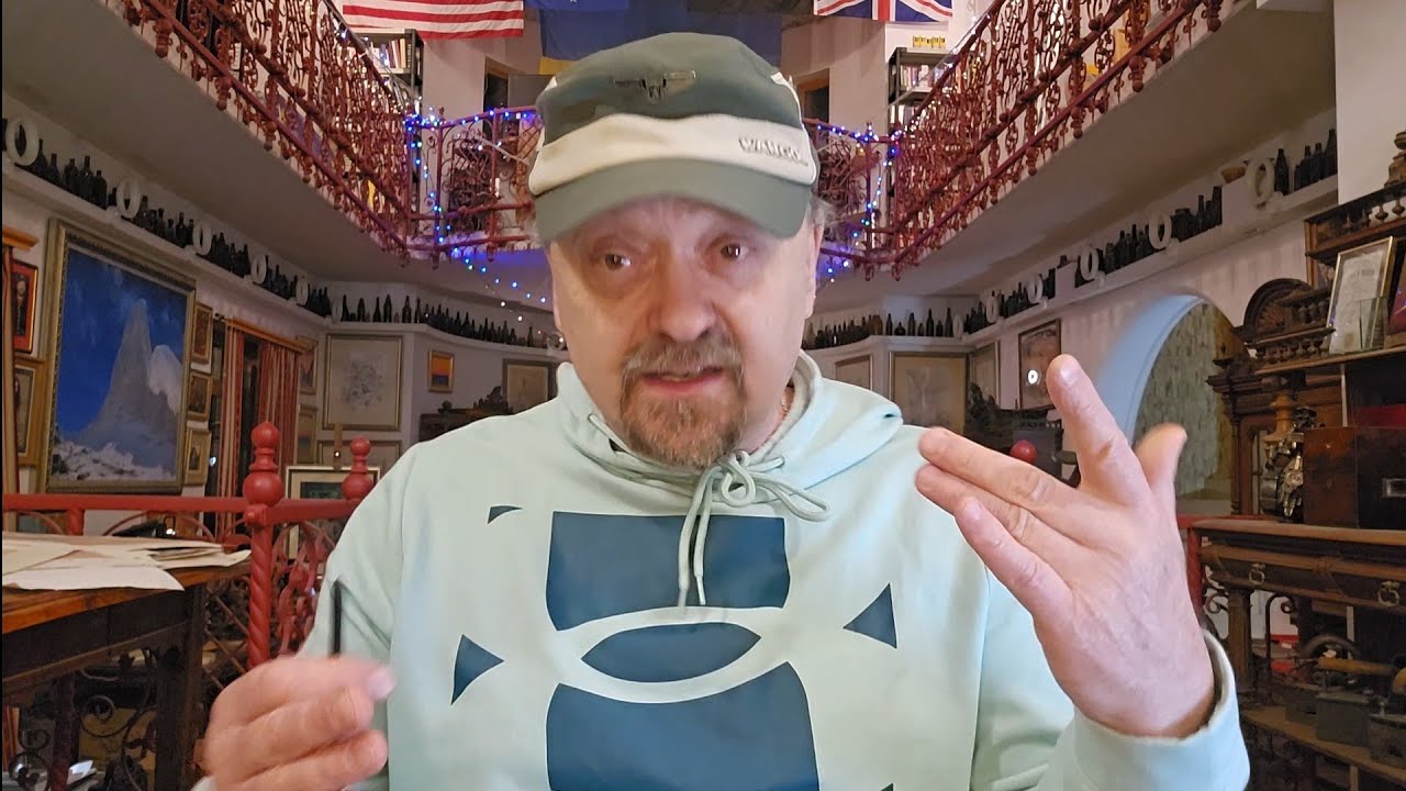 Дура и парабеллум. Я чуть не сдох со смеха, вы оборжётесь и самое смешное, что 