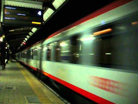 EuroNight 234 Roma Termini-Vienna con E402 036 in trasito a Firenze Rifredi