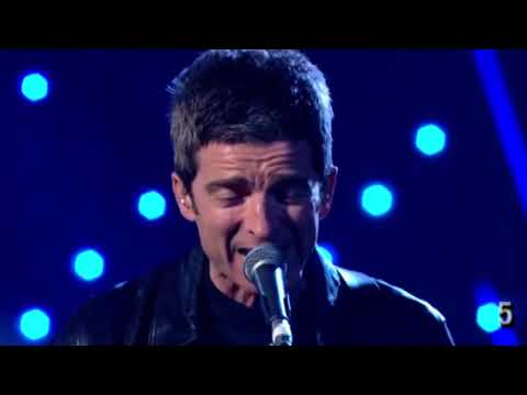 Noel Gallagher performing Oasis’ "Don't Look Back In Anger" on Taratata