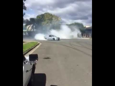 VF Maloo R8 Tipping In