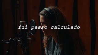 Musik-Video-Miniaturansicht zu fui passo calculado Songtext von MARO (Portugal)