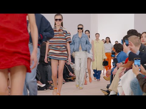 LOEWE Spring Summer 2026 women’s runway collection