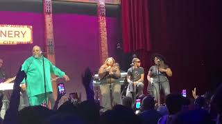 Back Up Singers Get Unruly