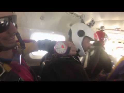 download lagu mp3 mp4 Parachute Brevet, download lagu Parachute Brevet gratis, unduh video klip Parachute Brevet