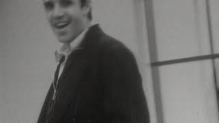 Julien Clerc - L&#39;enfant au walkman (Clip officiel)