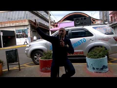 Oséas Costa - no camelódromo, cantando "Dia de Pentecostes"