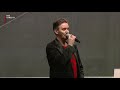 Volkszanger Martin van Doorn zingt bij stille tocht [RTV Utrecht]