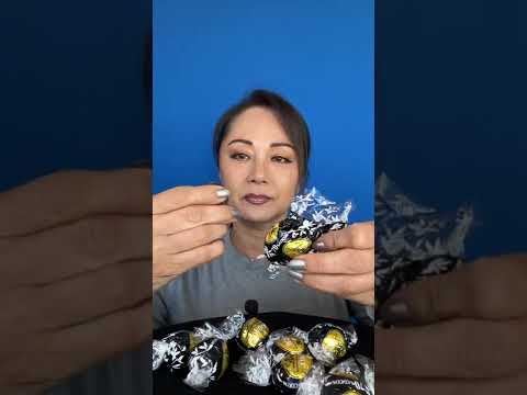 ASMR EATING  LINDT LINDOR DARK CHOCOLATE TRUFFLES #SHORTS 70% CACAO     REAL SOUNDS    #먹방 #초콜릿