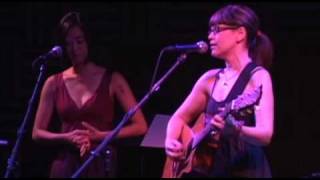 Lisa Loeb Performs &quot;Everyday&quot; Live at Joe&#39;s Pub NYC 2008