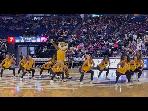 MIKE Joins LSU Tiger Girls. HIPHOP ENERGY in the PMac for Field Day!@places.letsgeaux.6668