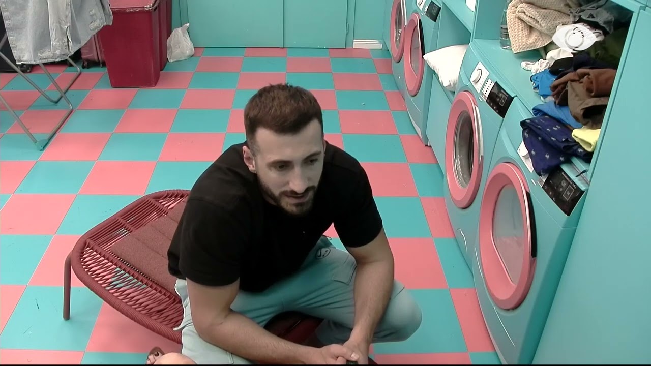 “Më shumë kalon kohë me të tjerët se sa me mua”/ Jozi i përgjigjet Loredanës: Nuk është e vërtetë