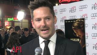 Video trailer för OUT OF THE FURNACE Cast & Crew on the Red Carpet at AFI FEST presented by Audi