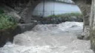 preview picture of video 'Tiefencastel - Hochwasser (1) - Albula'