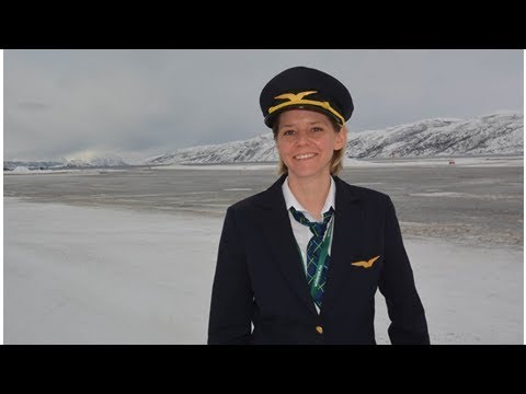 Mone har flydd stammefolk i Indonesia og multimillionærer i USA – nå har hun landet drømmejobben ...