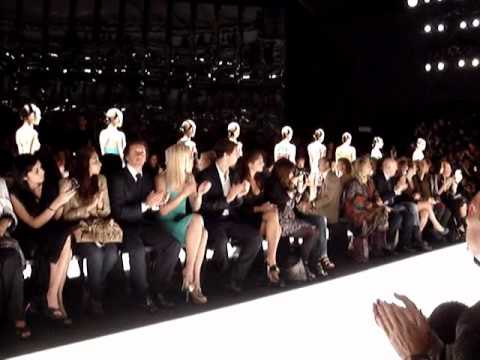 VERSACE FASHION SHOW SPRING-SUMMER 2011